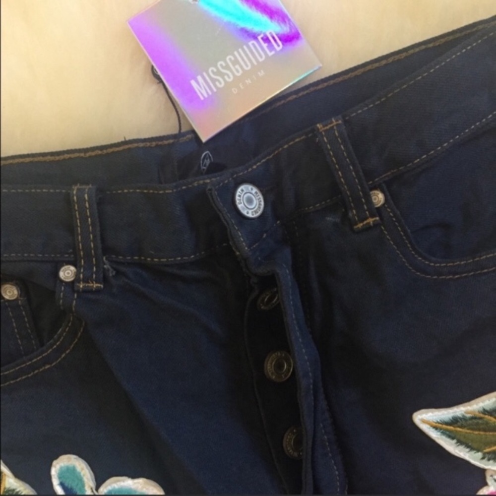 Missguided Embroidered High Rise Cutoff Shorts - Picture 8 of 8